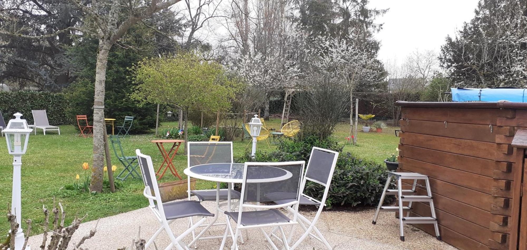 Hotel Le Jardin De Josseline Amboise Exterior foto